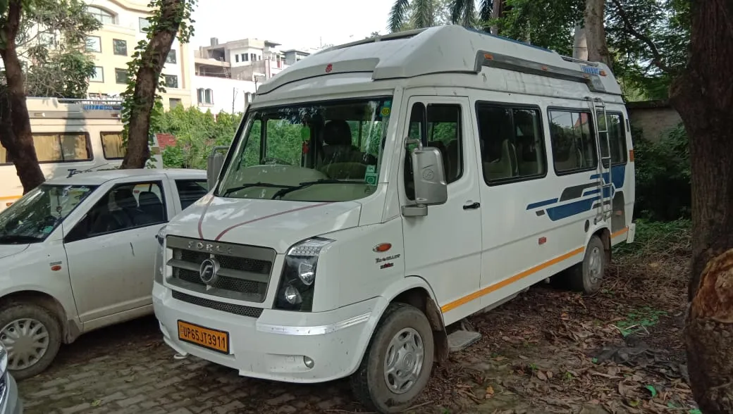 Tempo Traveller (17 + D Seater)