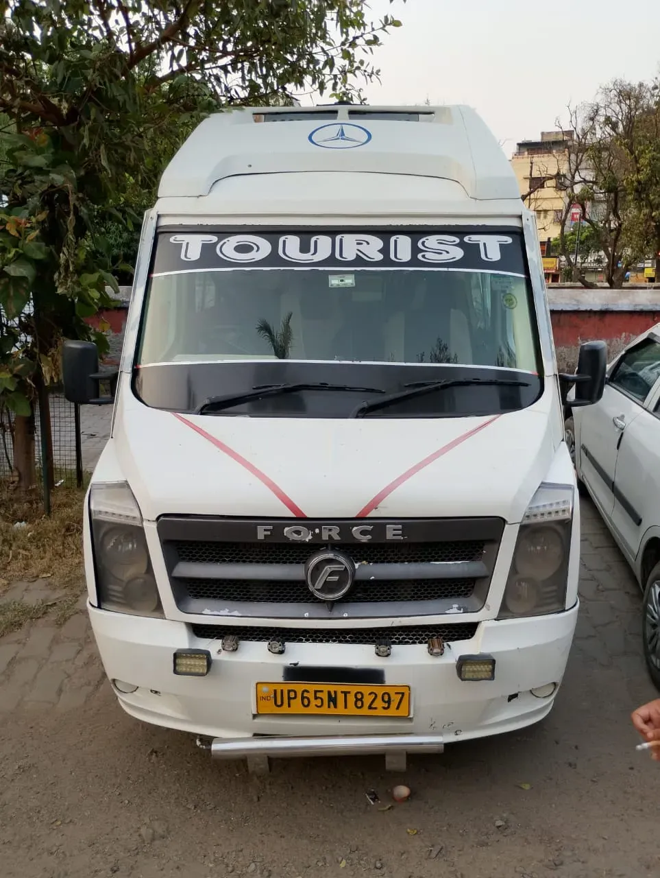 Tempo Traveller (20 + D Seater)
